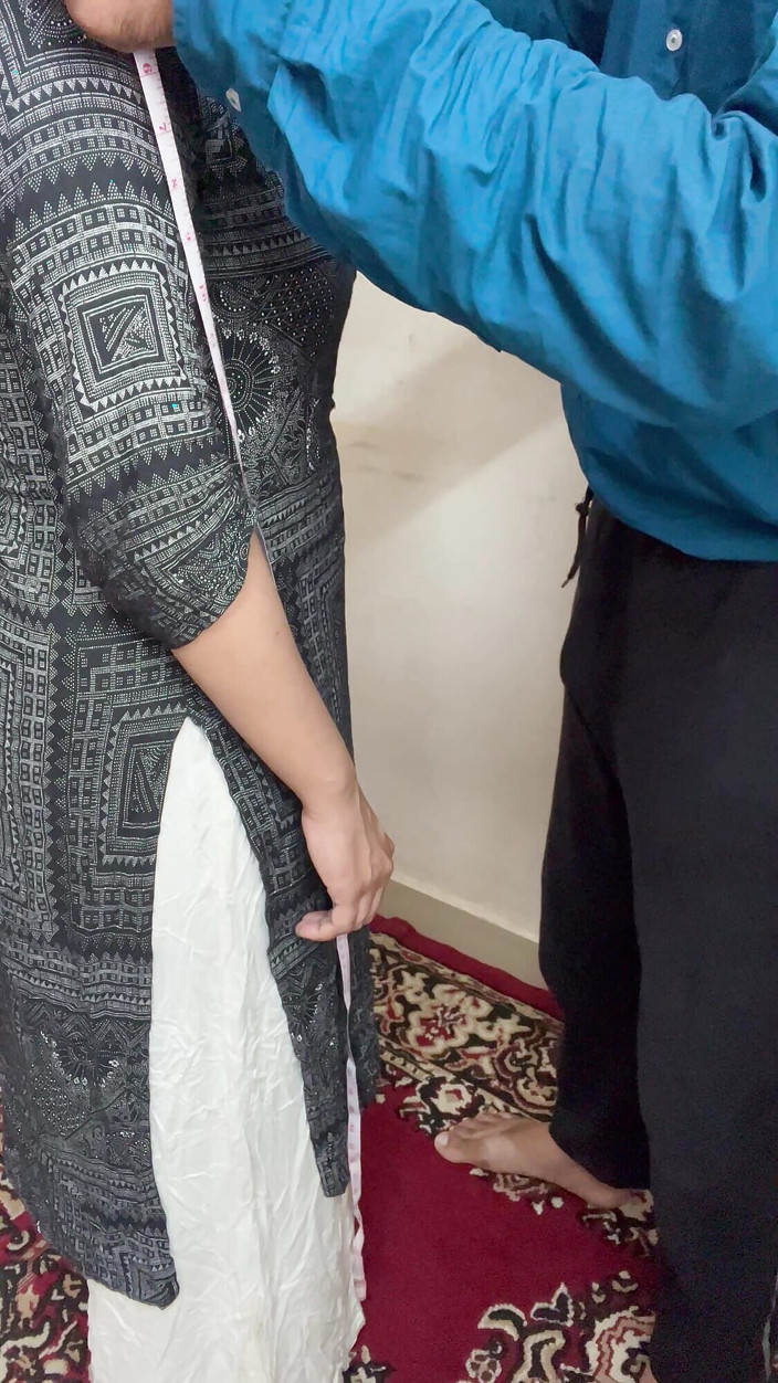 Nehahot69: Cả hai thợ may đã ra khỏi cửa hàng sữa sau...