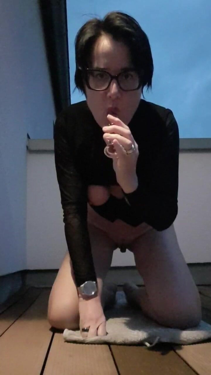 JulieEroticDress: 발코니에서 저녁 오르가즘