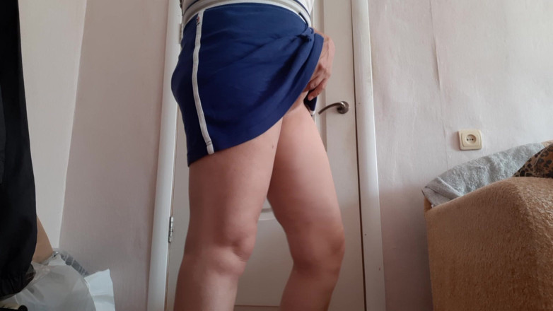 Lesbian-candys: Une prof MILF impudeur se masturbe dans sa salle de...