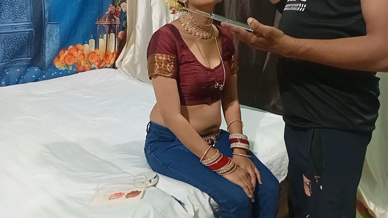 Vamika: मेकअप कलाकार मेकओवर के दौरान नई दुल्हन की चूत चोद रहा है
