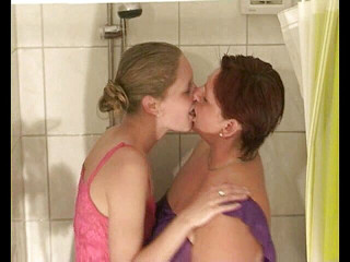 Anna Devot: Annadevot - lesbo bermain di bilik mandi