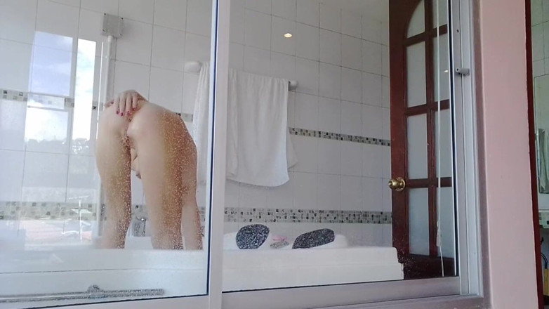 MissAnja_FH: Lihat aku di kamar mandi