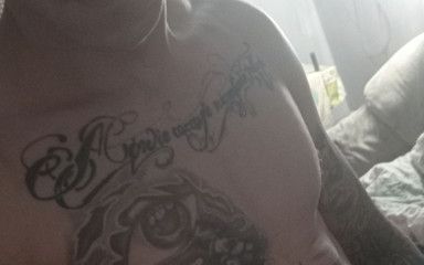 Hard big Tatooed cokk!: Ma première masturbation en solo
