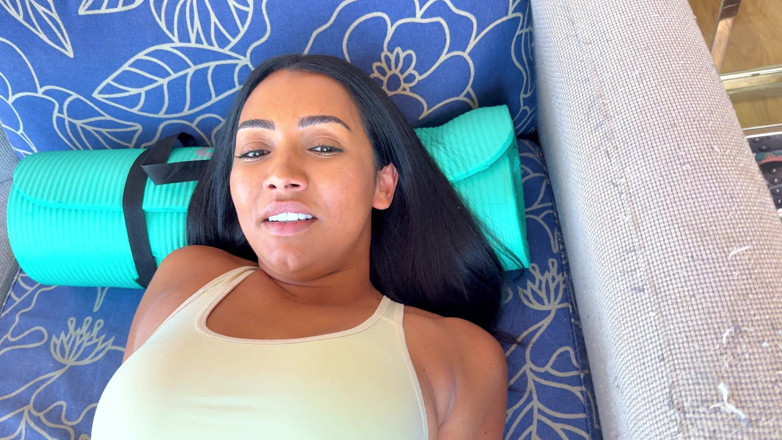 Latina Fetish: Courtney: Taška v tělocvičně, lano na zápěstí (4k + Bts)
