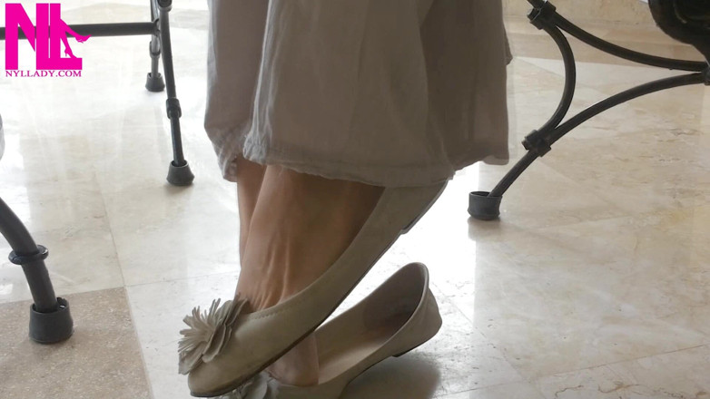 Nyllady: Ballettwohnungen, Schuhspiel barfuß