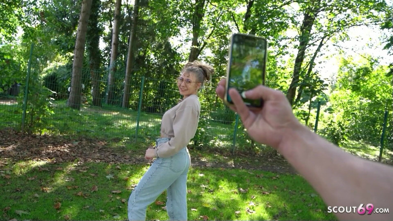 German Scout: Alman izci - pikap oyuncu seçmelerinde minik genç Julia Juice için...
