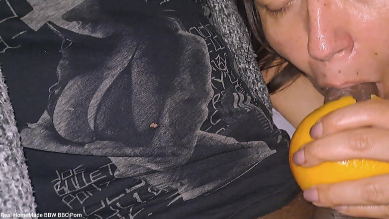 Real homemade BBW BBC porn: Ger BBC fantastisk grapefrukt avsugning strök hans kuk stönande och...