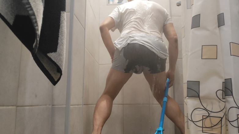 The pervert: I Cleaned My Anus in the Shower.