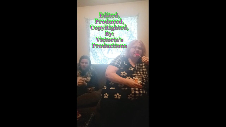BBW nurse Vicki adventures with friends: Znalazł nowego przyjaciela i lubi dzielić się ze mną swoimi...