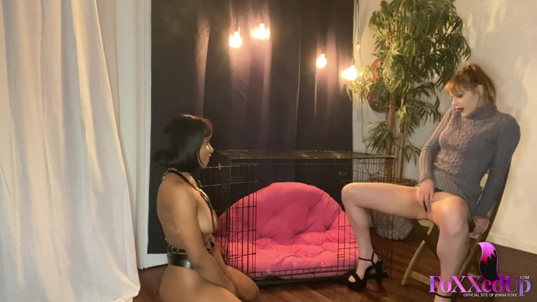 Jenna Foxx: दब्बू चोदने लायक मम्मी jenna Foxx चूत और पैरों को खुश करना पसंद करती है !!