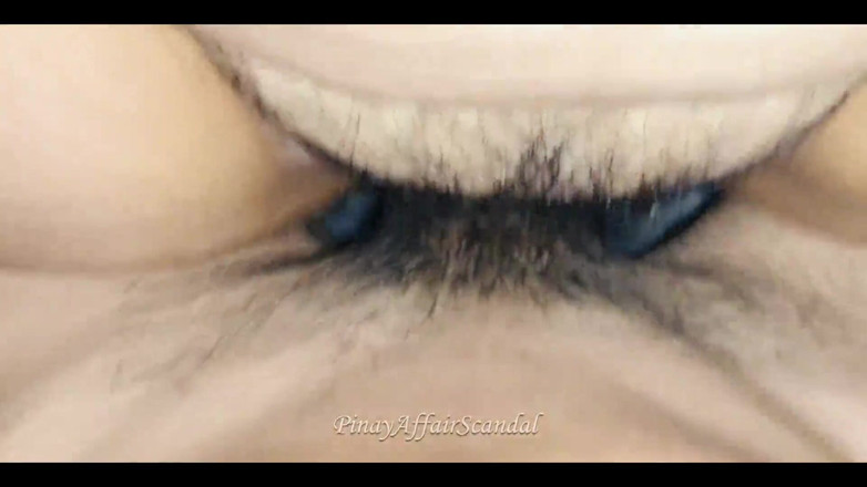 TeenPinayCloseUp: Un gros cameltoe se fait baiser par une bite bien...