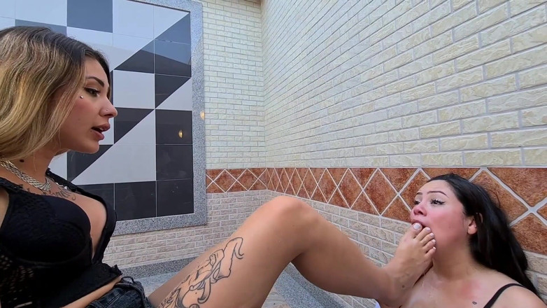 FetishKing: Deep feet extreme top model Karen - swallow my top sexy...