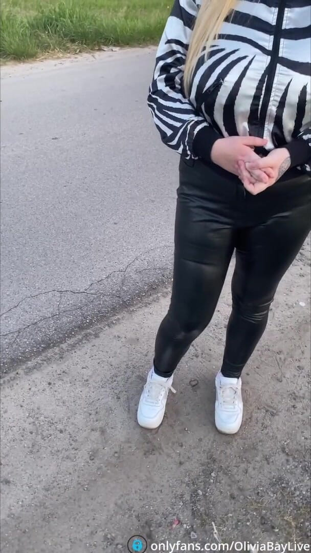Olivia Bay: 第一个Tinder日期完成！