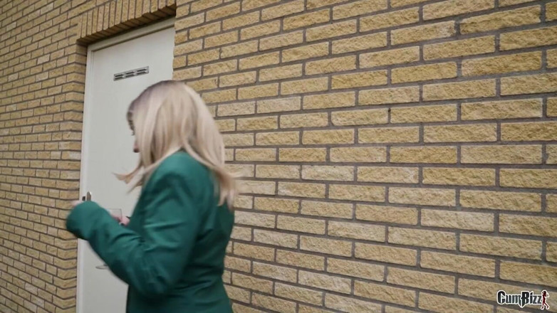 Cumbizz: Zlobivá blondýna je naplněná GB