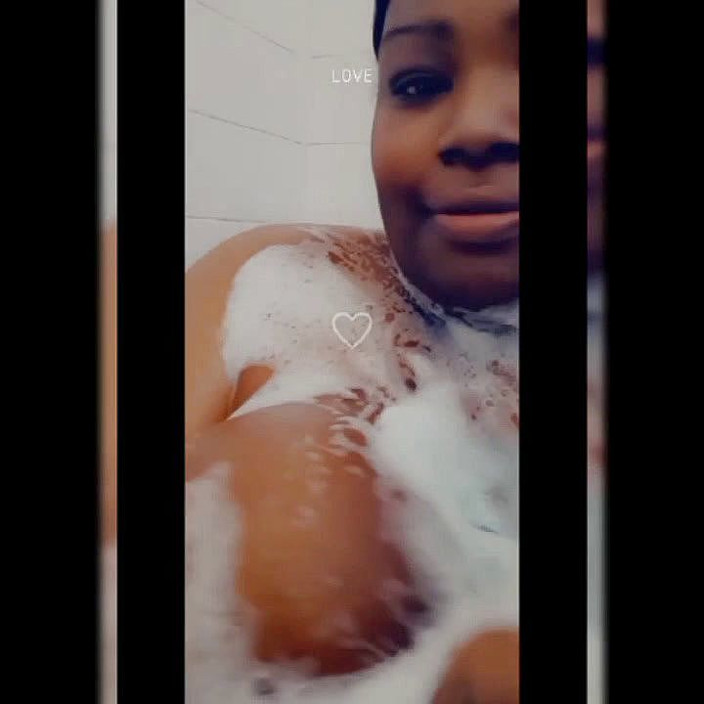 Hot sex 24: Mandi tetek besar ini