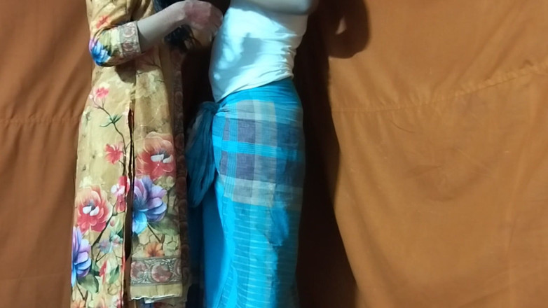 Deshi women: Une étudiante indienne vit l’intimité pour la première fois