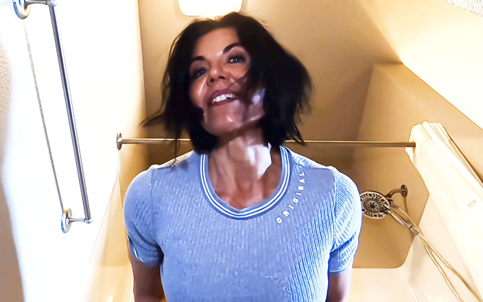 Goddess zephy: Tu es ma toilette humaine (POV) 2 !