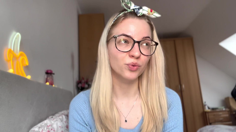 Goddess_Bella_Rae: Osuszyłem go z 5329 dolarów i nowej torby Ysl! (historia findom)