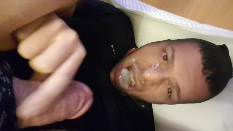 2hot4you: Je baise mon propre sperme en parlant coquine