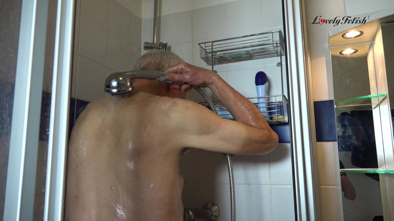 Lovely Male Fetish: Enviado a la ducha y afeitado