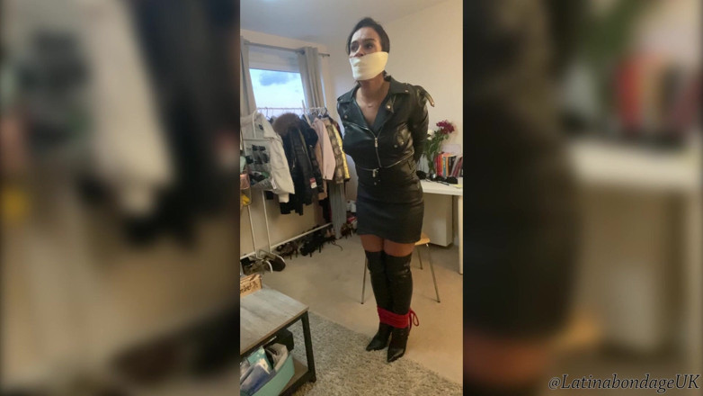Latina Fetish: Une latina ligotée et bâillonnée avec un microfoam (HD)