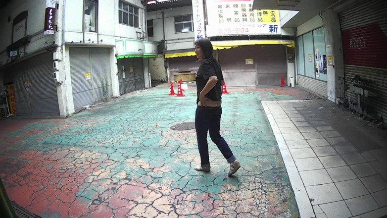Mayumi Kanzaki: MILF em jeans ultra low rise ao ar livre ..