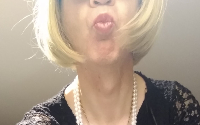 Cindy Belfast: Awek blonde Precums