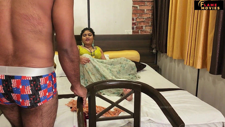 DesiHeat Studio: Starý muž si užívá s Desi Bhabhi celou noc lízání...