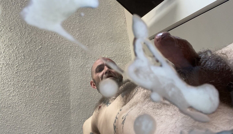 Bradley K Savage: POV : sucer verbalement la bite de papa et sucer les...
