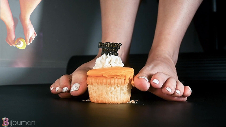 Bijoumon: Tonton Saya Smash Cake Dengan Candy Toes &amp; Soles Lembut.