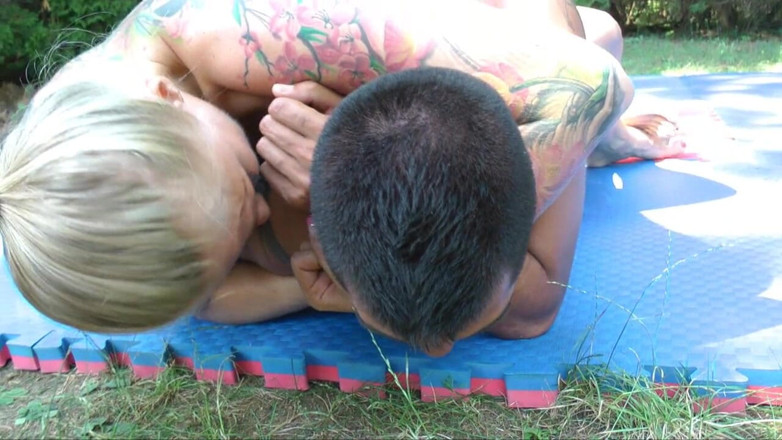European Erotic Mixed Wrestling Club: Yana baby vs sebastian parte 3