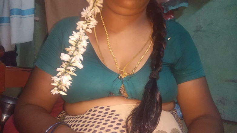 Desi Sathiya: Grote borsten Priyanka tante Ches