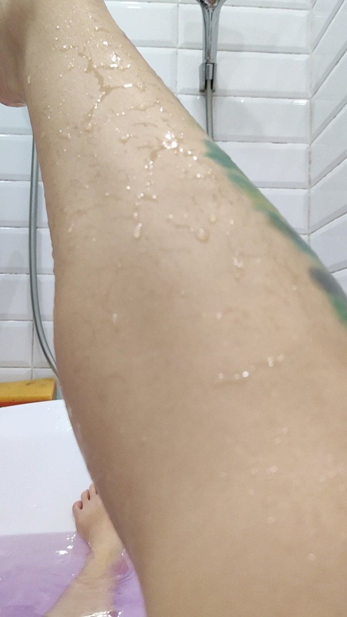Risky Hairy Couple: Explorateur de corps poilu dans la salle de bain