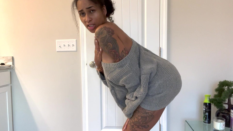 Mya Mula Goddess: セーターフェチのアナルからかい