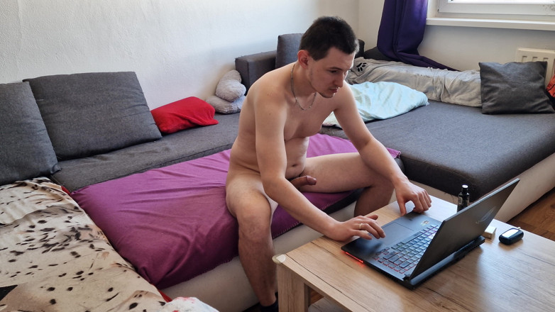 Fap_man93: 角質夫Masturbates彼の大きなコックながらホームアローンです