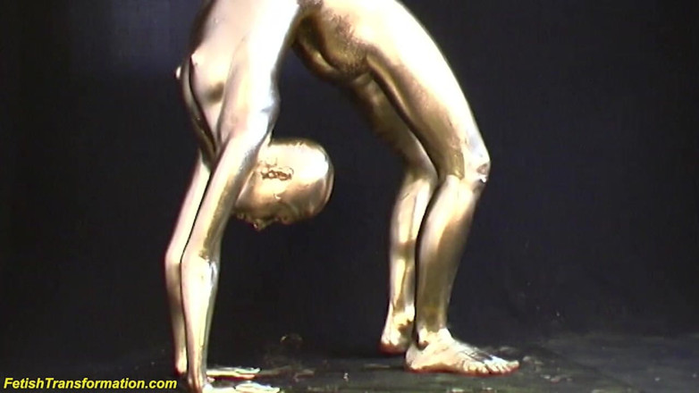 Fetish Islands: Gerçek esnek contortionist altın boyanıyor