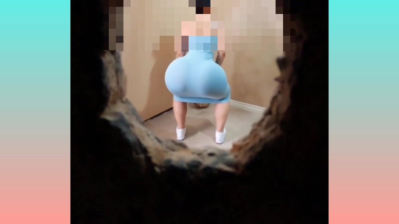 Xprohibidox1: Big-bootied Rich Woman in Fitting Room