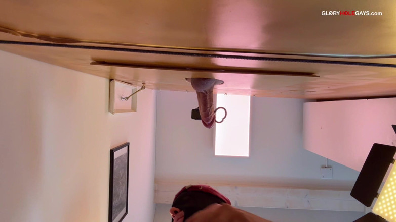 GLORYHOLEGAYS: 사정 챌린지 - 그는 Gloryhole에서 기록을 깨뜨릴 수 있을까요?