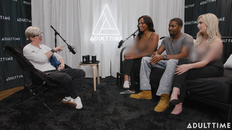 Adult Time Podcast: Pornstars 팟캐스트 3-way! | 렉시 로어, 이시아 맥스웰, 그리고 아우구스트 스카이 | 성인 시간 팟 캐스트