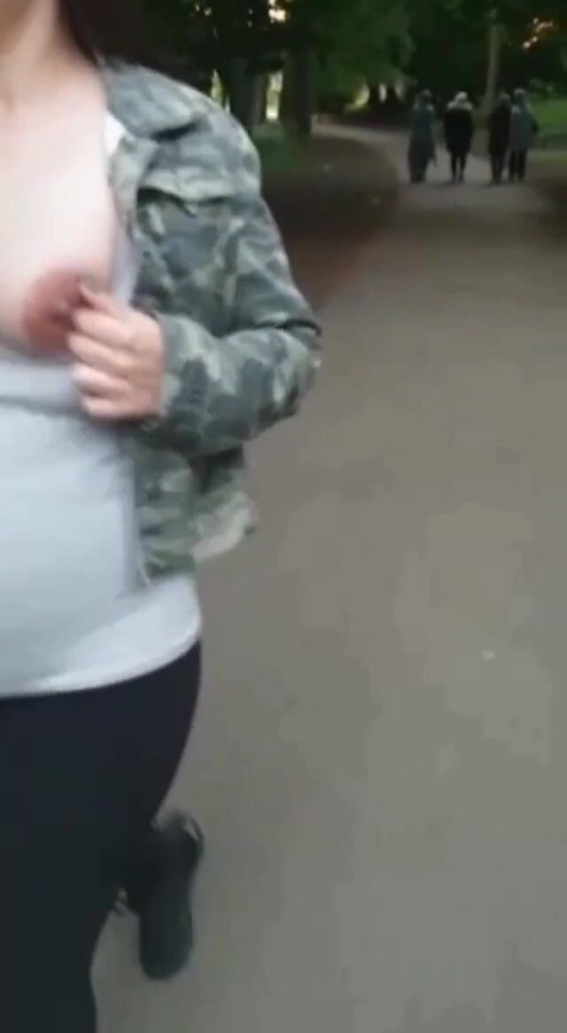 Katrina: Plimbare cu spermă - pișare și sex