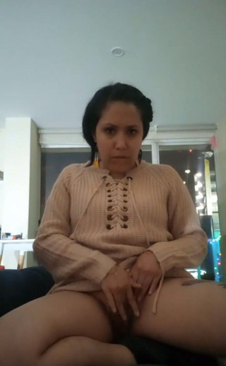 Marialunamex: La studentessa latina si masturba rapidamente mentre i suoi amici...
