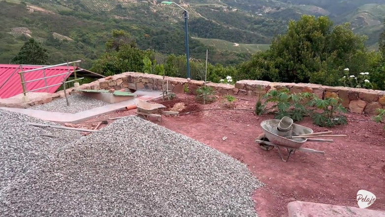 Pelaje mix: Une femme baise l’ouvrier parce que son mari est allé...