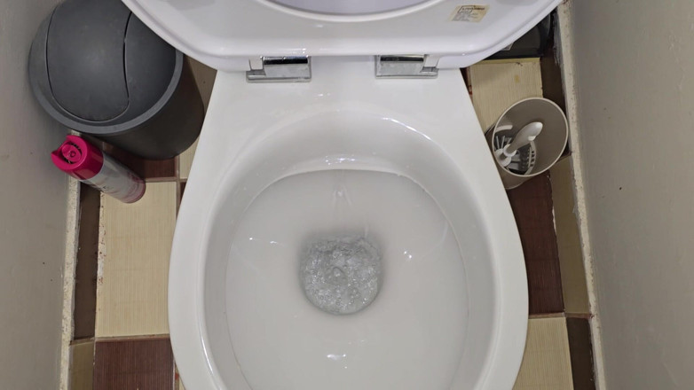 Alpha pee king: Pissen Auf Die Toilette