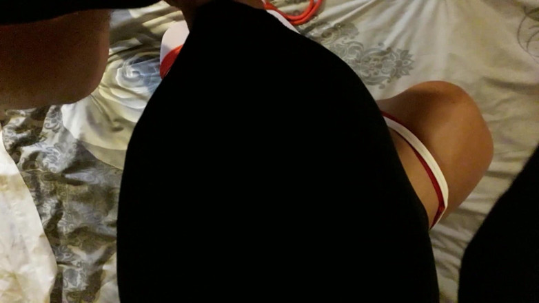 LauraOnHeels: 묶여 눈가리개를 한 MILF가 성기 빨기
