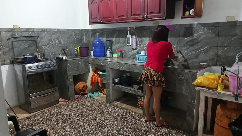 Goky: Tetangga mesum menunjukkan segalanya saat dia ada di sana