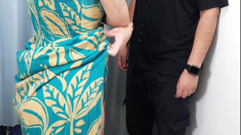 Gabi SweetCouplesStories: Elle a appelé un inconnu à la cabine d’essayage du magasin.