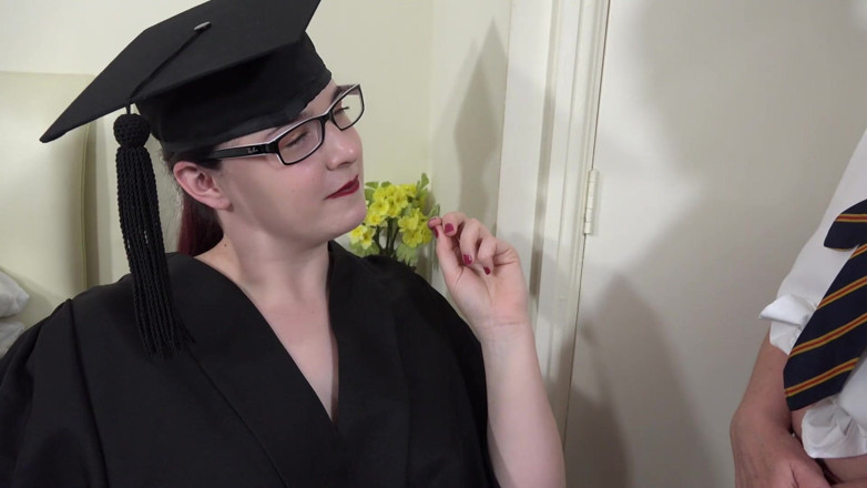 Dirty Doctors Clips - Mature British Lesbians: Appelé pour voir la directrice