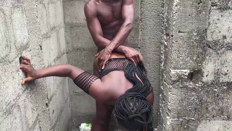 Sex naija 1: Černá žena s velkolepým zadkem ví, jak potěšit muže