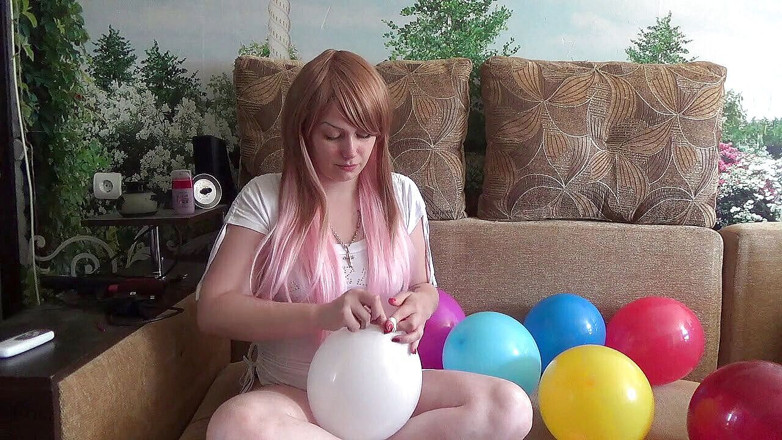 Goddess Misha Goldy: Je suce 10 ballons de couleur différentes !
