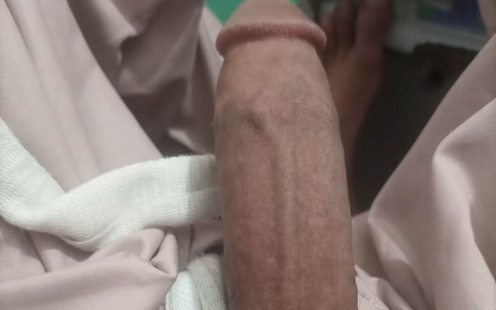 Mydick8inch: Sono una lavoratrice del sesso il mio cazzo ha 8 pollici.